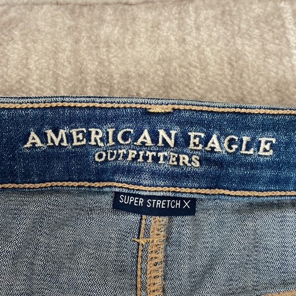 American eagle super stretch distressed jeans in a size 6. - Picture 5 of 6